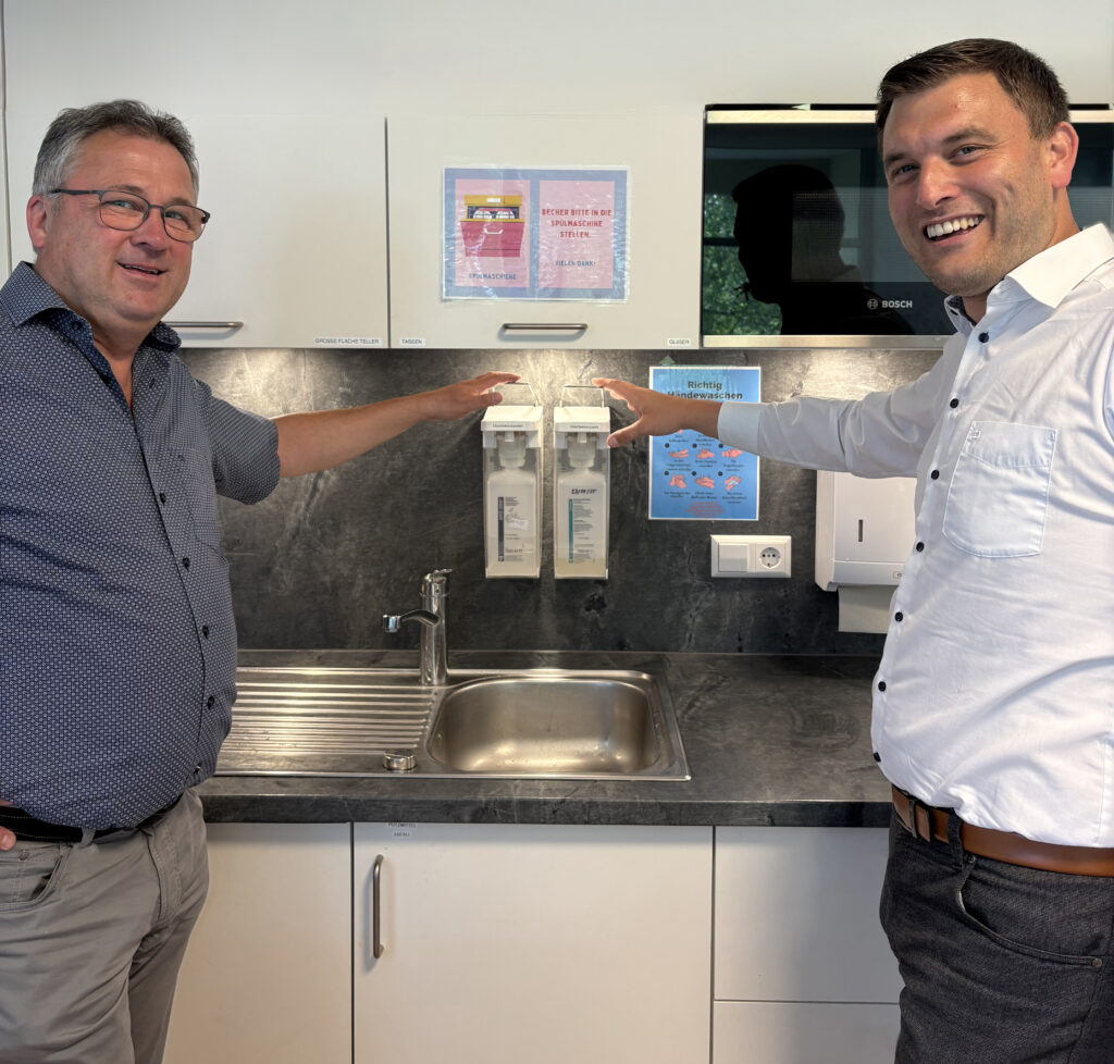 Andreas Effinger, Geschäftsführer, Paritätische Sozialdienste Konstanz (links) und Matthias Klausmann, Sales Manager der Huonker GmbH (rechts)
